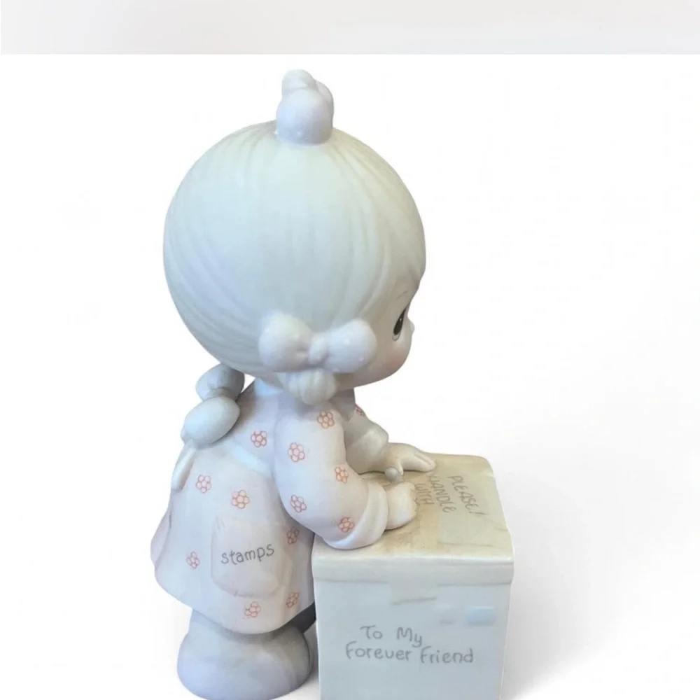 1987 Precious Moments Symbol of Membership ‘Sharing is Universal’ figurine